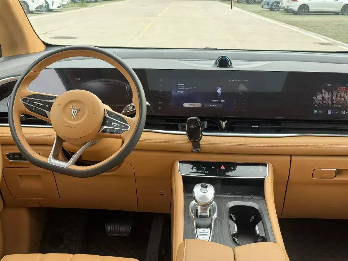 2024 Voyah Dream 1.5T 150HP L4 PHEV 43KWH,autocango,china used car exporter,china ev exporter,chinese used car exporter,chinese used ev exporter