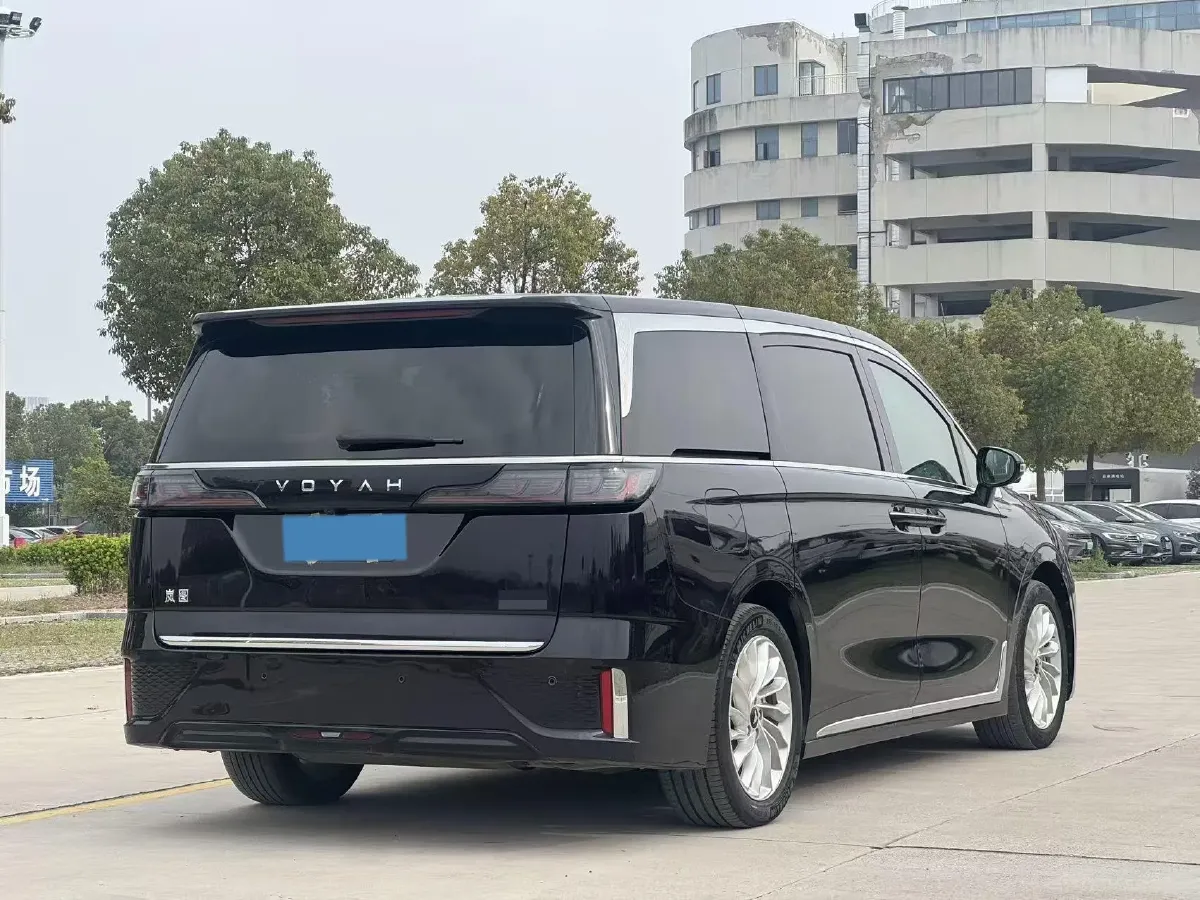 2024 Voyah Dream 1.5T 150HP L4 PHEV 43KWH,autocango,china used car exporter,china ev exporter,chinese used car exporter,chinese used ev exporter