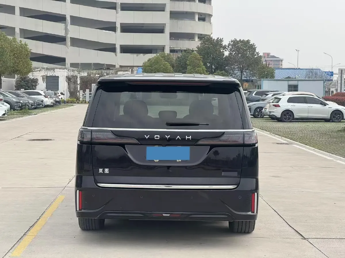 2024 Voyah Dream 1.5T 150HP L4 PHEV 43KWH,autocango,china used car exporter,china ev exporter,chinese used car exporter,chinese used ev exporter