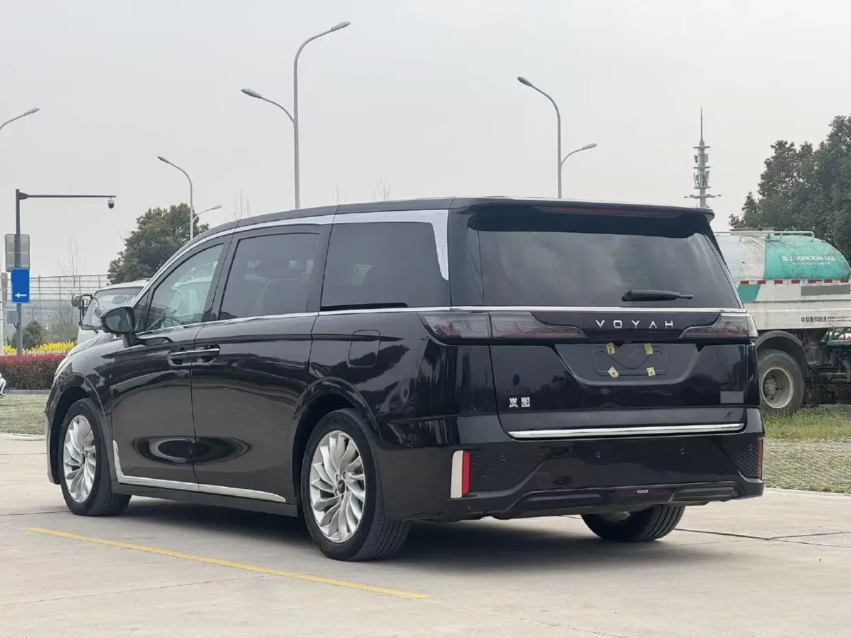 2024 Voyah Dream 1.5T 150HP L4 PHEV 43KWH,autocango,china used car exporter,china ev exporter,chinese used car exporter,chinese used ev exporter