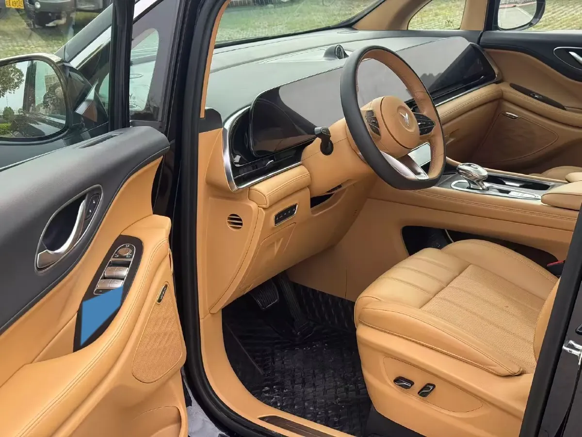 2024 Voyah Dream 1.5T 150HP L4 PHEV 43KWH,autocango,china used car exporter,china ev exporter,chinese used car exporter,chinese used ev exporter