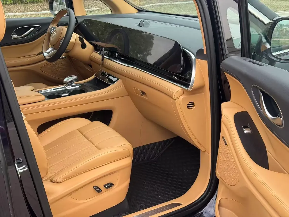 2024 Voyah Dream 1.5T 150HP L4 PHEV 43KWH,autocango,china used car exporter,china ev exporter,chinese used car exporter,chinese used ev exporter