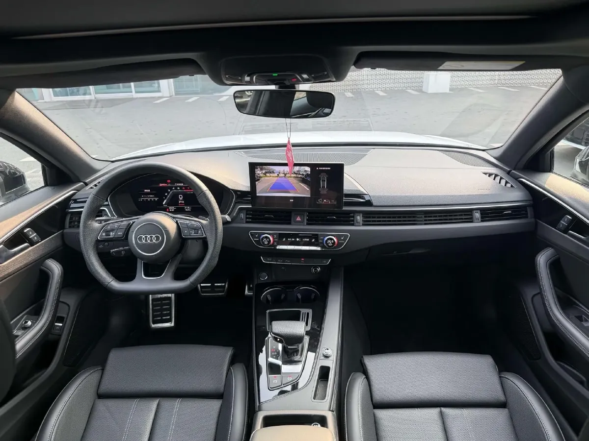 2024 Audi A4L 2.0T 190HP L4 7DCT,autocango,china used car exporter,china ev exporter,chinese used car exporter,chinese used ev exporter