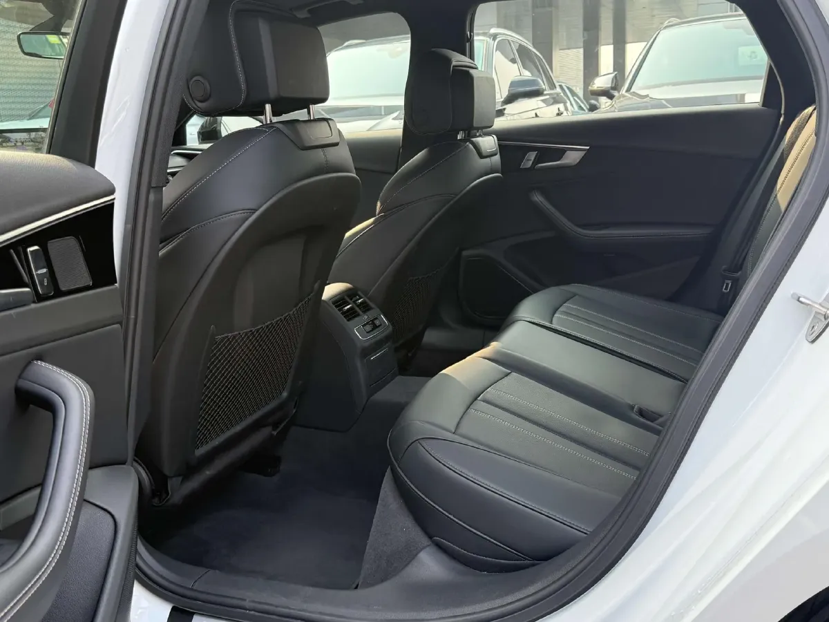 2024 Audi A4L 2.0T 190HP L4 7DCT,autocango,china used car exporter,china ev exporter,chinese used car exporter,chinese used ev exporter