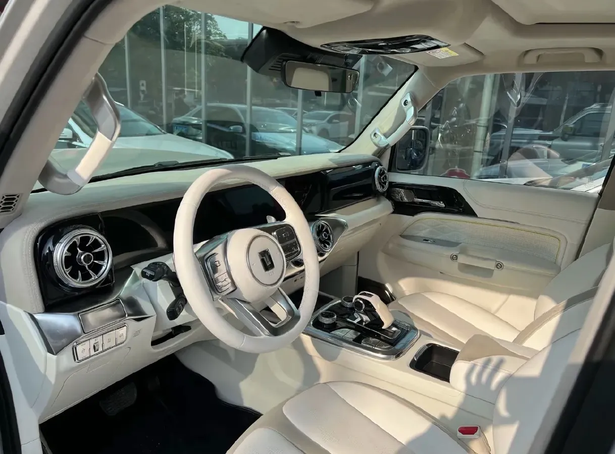 2021 Cyberspace 300 2.0T 227HP L4 8AT,autocango,china used car exporter,china ev exporter,chinese used car exporter,chinese used ev exporter