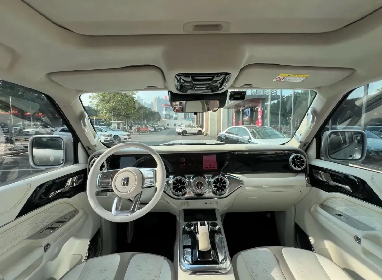 2021 Cyberspace 300 2.0T 227HP L4 8AT,autocango,china used car exporter,china ev exporter,chinese used car exporter,chinese used ev exporter