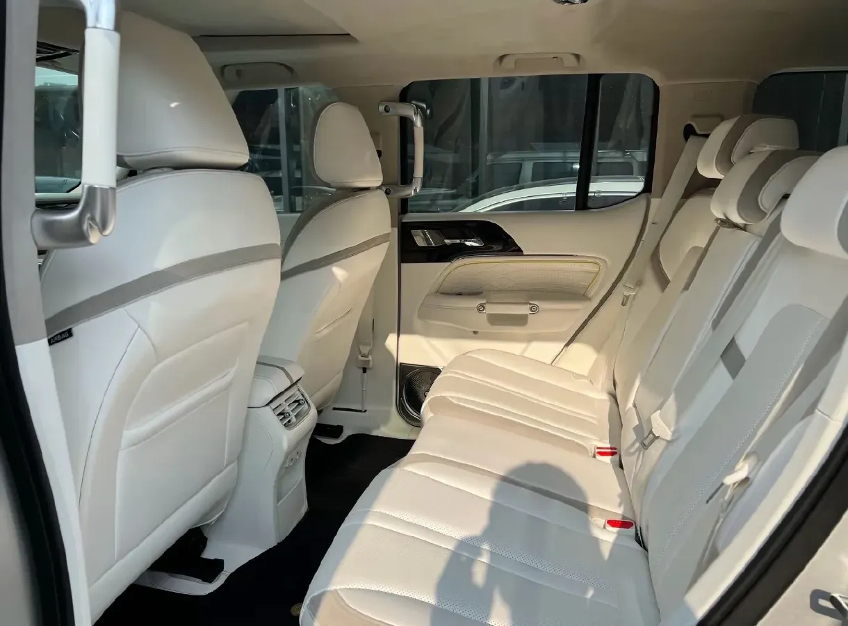 2021 Cyberspace 300 2.0T 227HP L4 8AT,autocango,china used car exporter,china ev exporter,chinese used car exporter,chinese used ev exporter