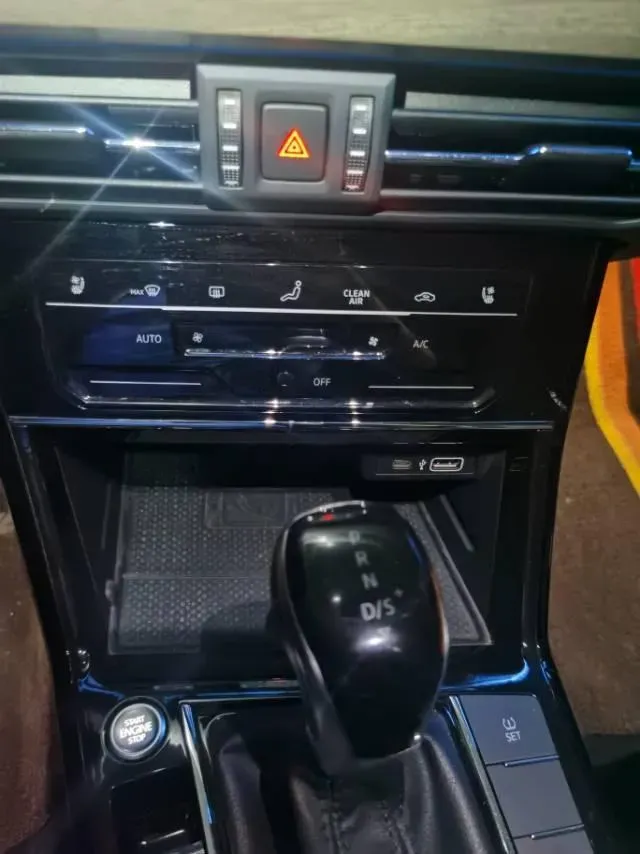 2020 Volkswagen Passat 2.0T 186HP L4 7DCT,autocango,china used car exporter,china ev exporter,chinese used car exporter,chinese used ev exporter