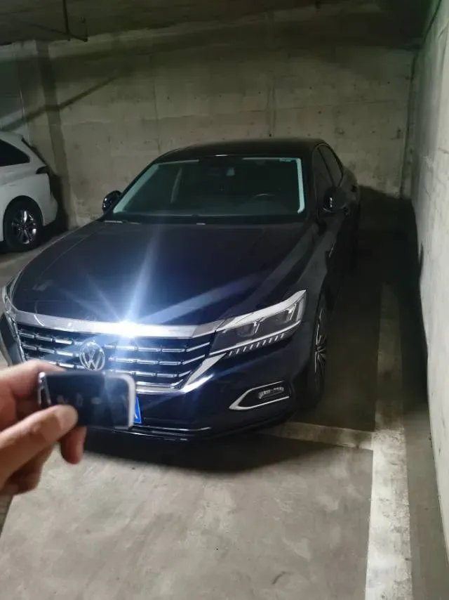2020 Volkswagen Passat 2.0T 186HP L4 7DCT,autocango,china used car exporter,china ev exporter,chinese used car exporter,chinese used ev exporter