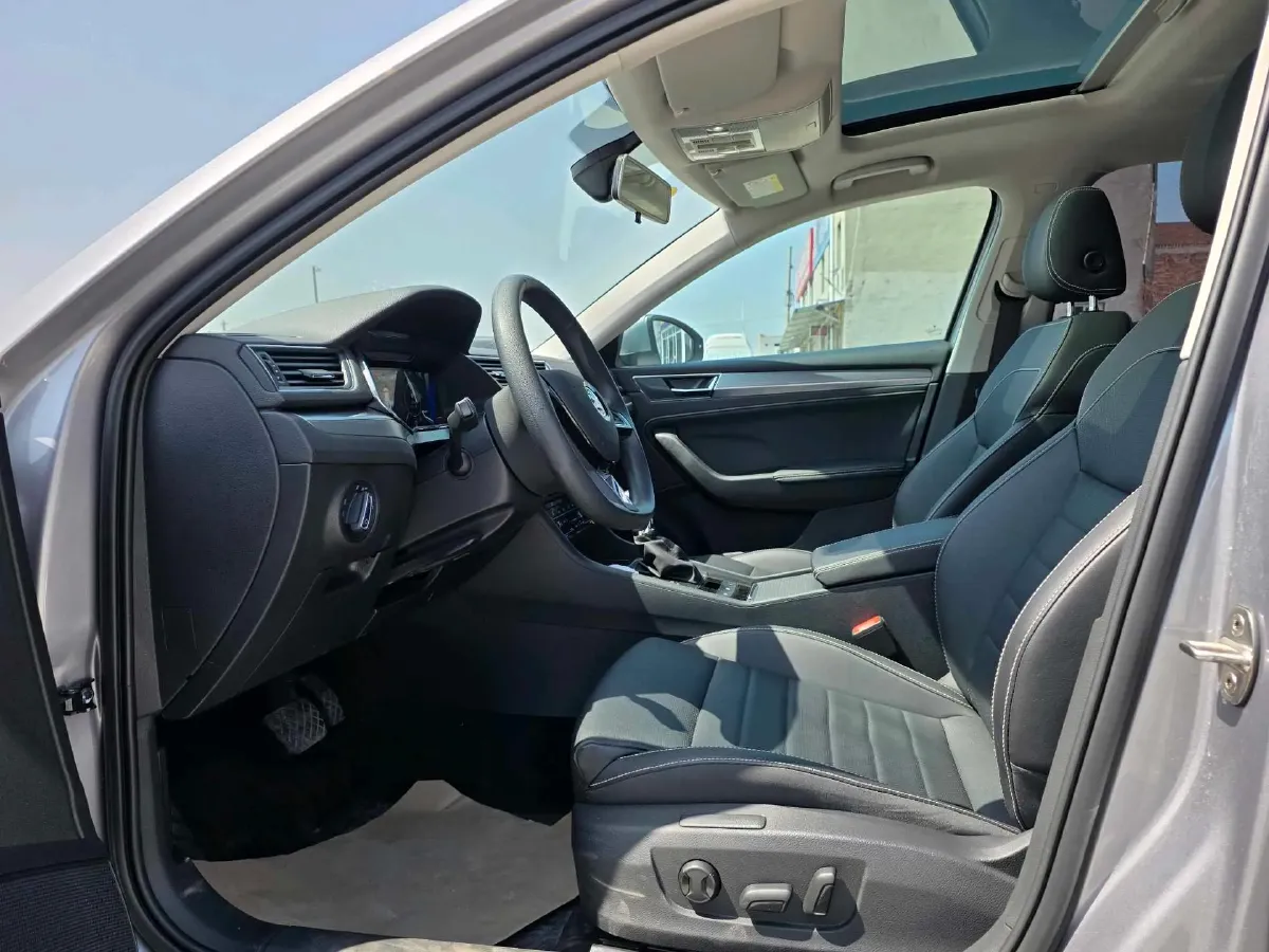 2019 Skoda Superb 2.0T 186HP L4 7DCT,autocango,china used car exporter,china ev exporter,chinese used car exporter,chinese used ev exporter