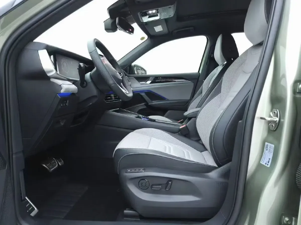 2025 Volkswagen Tayron 2.0T 220HP L4 7DCT,autocango,china used car exporter,china ev exporter,chinese used car exporter,chinese used ev exporter