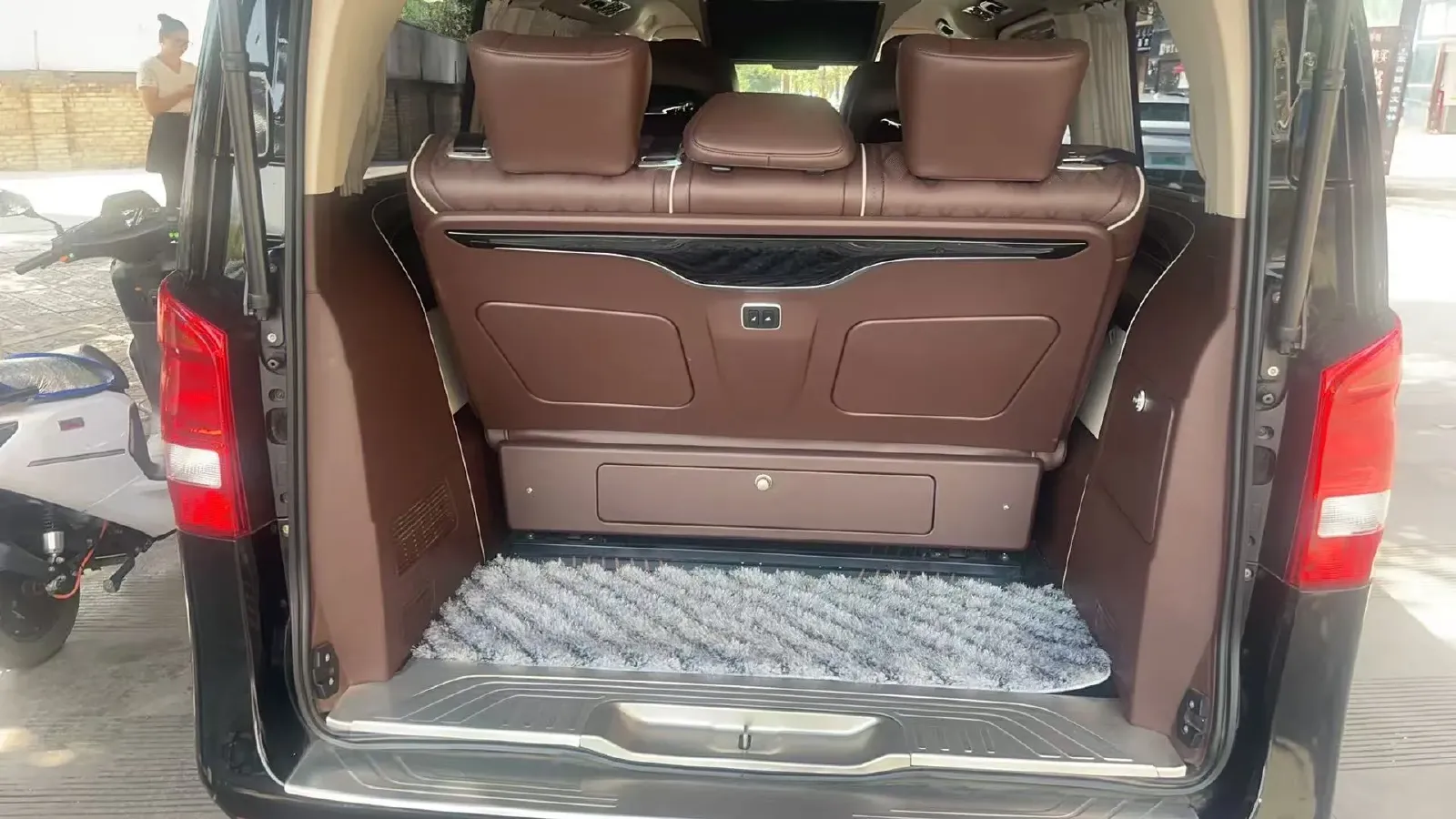 2021 Mercedes-Benz Vito 2.0T 211HP L4 9AT,autocango,china used car exporter,china ev exporter,chinese used car exporter,chinese used ev exporter