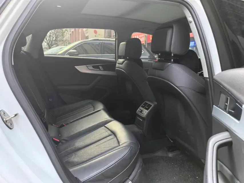 2023 Audi A4L 2.0T 190HP L4 7DCT,autocango,china used car exporter,china ev exporter,chinese used car exporter,chinese used ev exporter