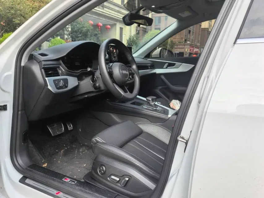 2023 Audi A4L 2.0T 190HP L4 7DCT,autocango,china used car exporter,china ev exporter,chinese used car exporter,chinese used ev exporter