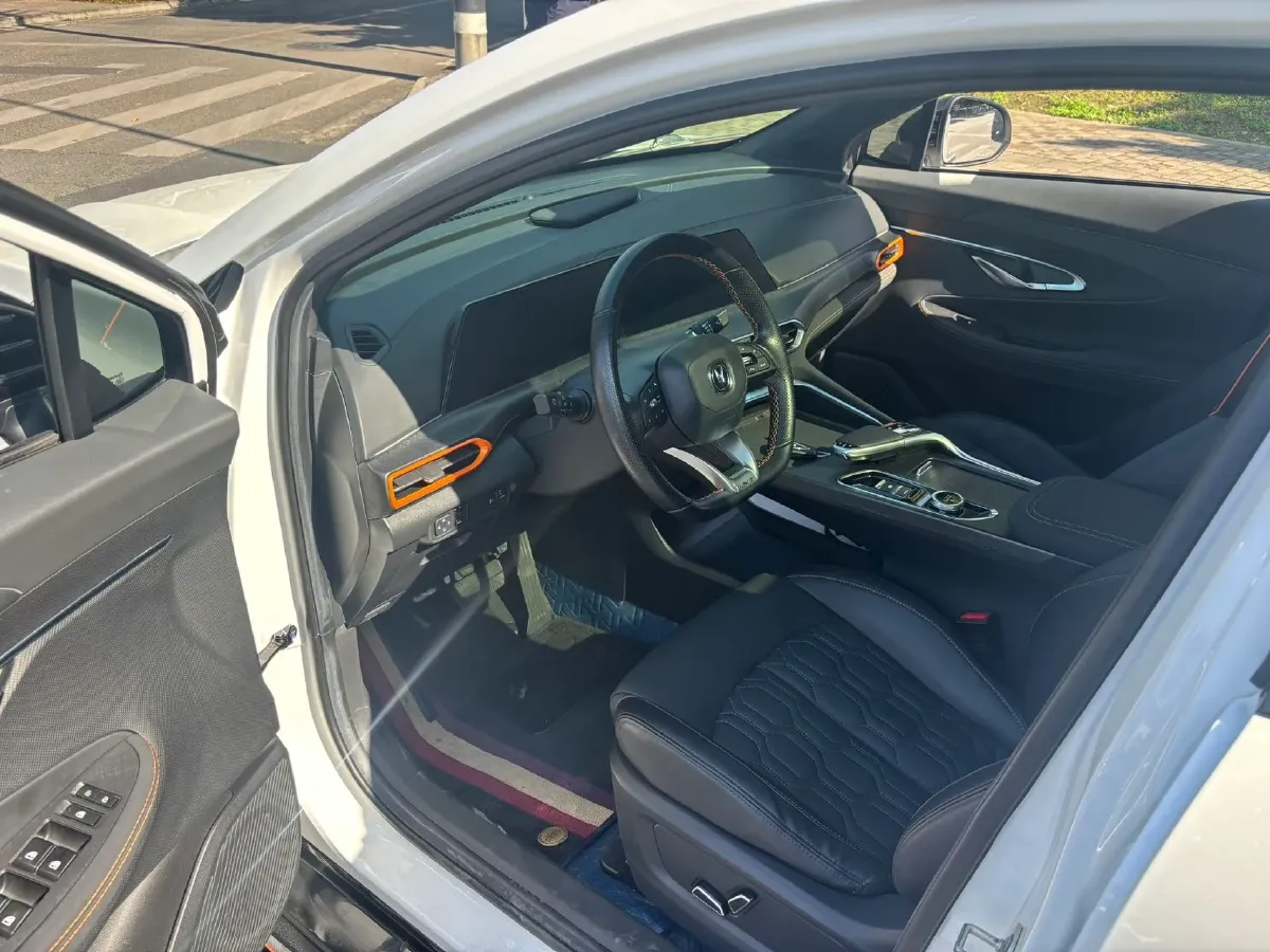 2022 ChangAn UNI-T 1.5T 188HP L4 7DCT,autocango,china used car exporter,china ev exporter,chinese used car exporter,chinese used ev exporter