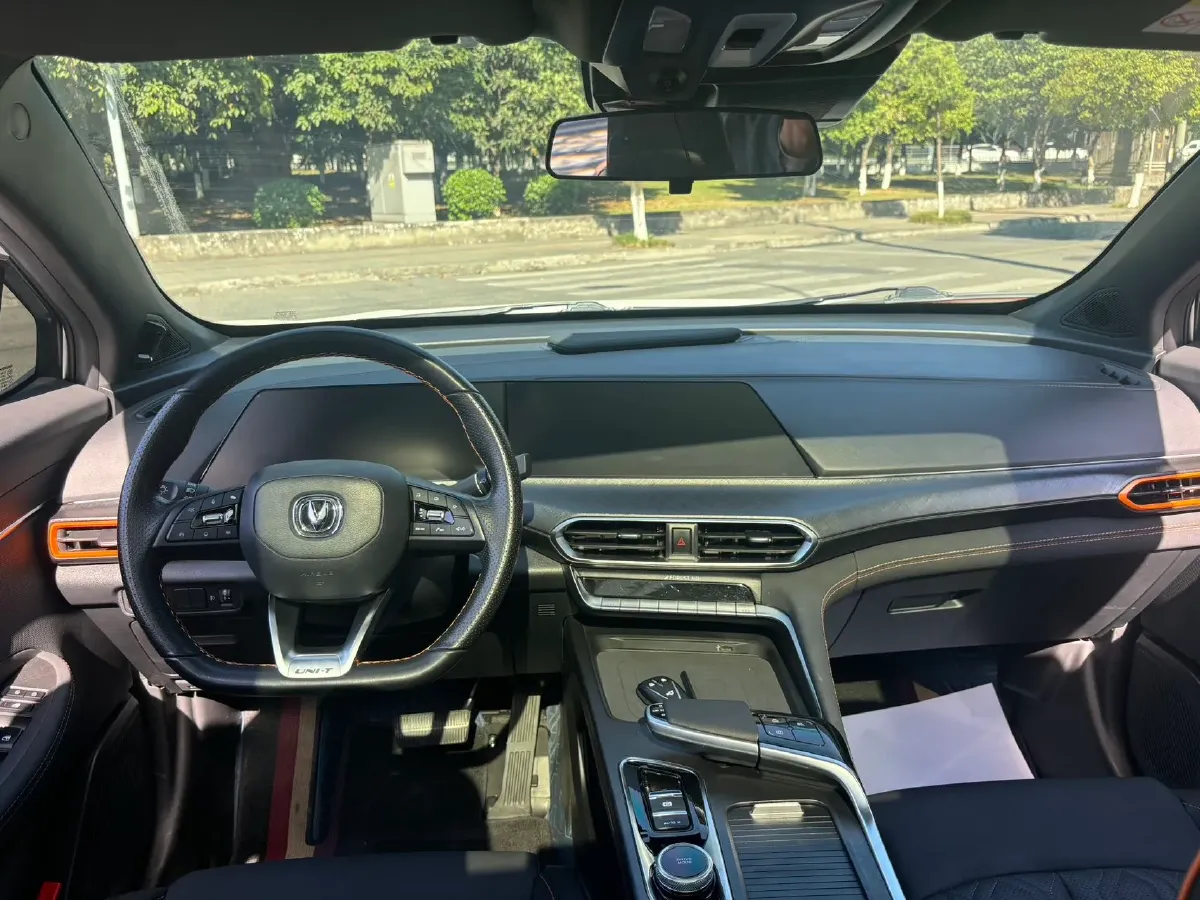 2022 ChangAn UNI-T 1.5T 188HP L4 7DCT,autocango,china used car exporter,china ev exporter,chinese used car exporter,chinese used ev exporter