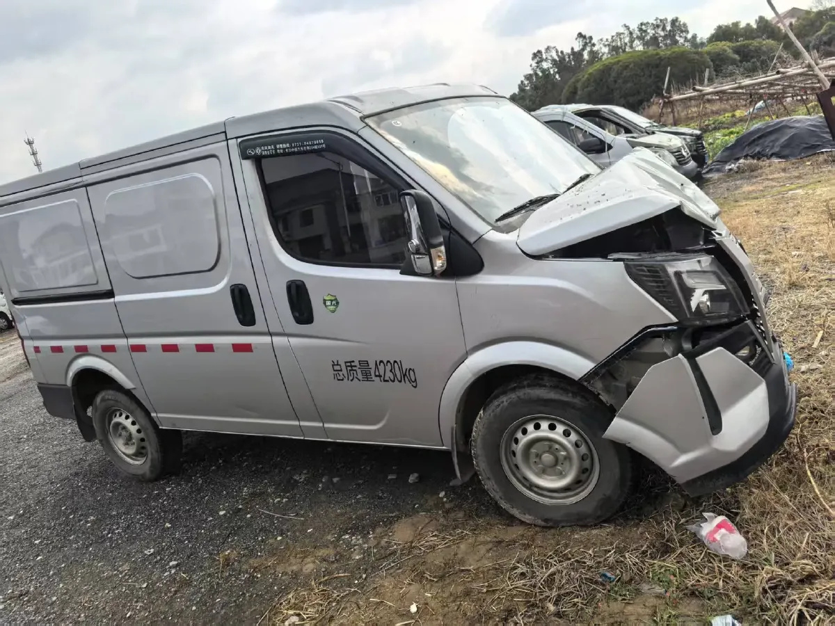 2023 MAXUS XinTu V80 2.0T 127HP L4 6MT,autocango,china used car exporter,china ev exporter,chinese used car exporter,chinese used ev exporter