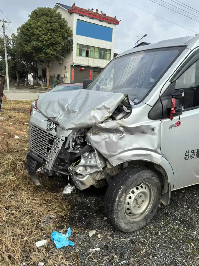 2023 MAXUS XinTu V80 2.0T 127HP L4 6MT,autocango,china used car exporter,china ev exporter,chinese used car exporter,chinese used ev exporter