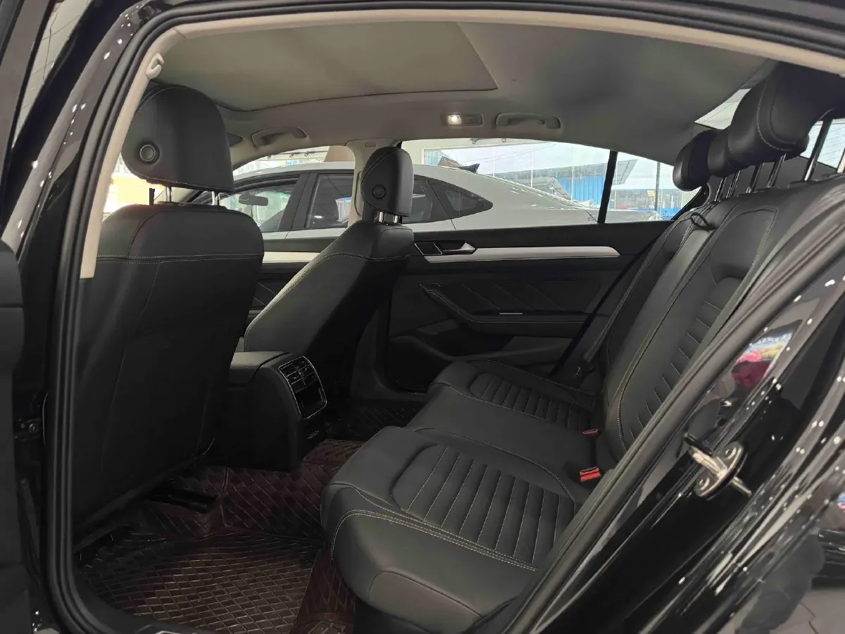 2024 Volkswagen Magotan 1.4T 150HP L4 7DCT,autocango,china used car exporter,china ev exporter,chinese used car exporter,chinese used ev exporter