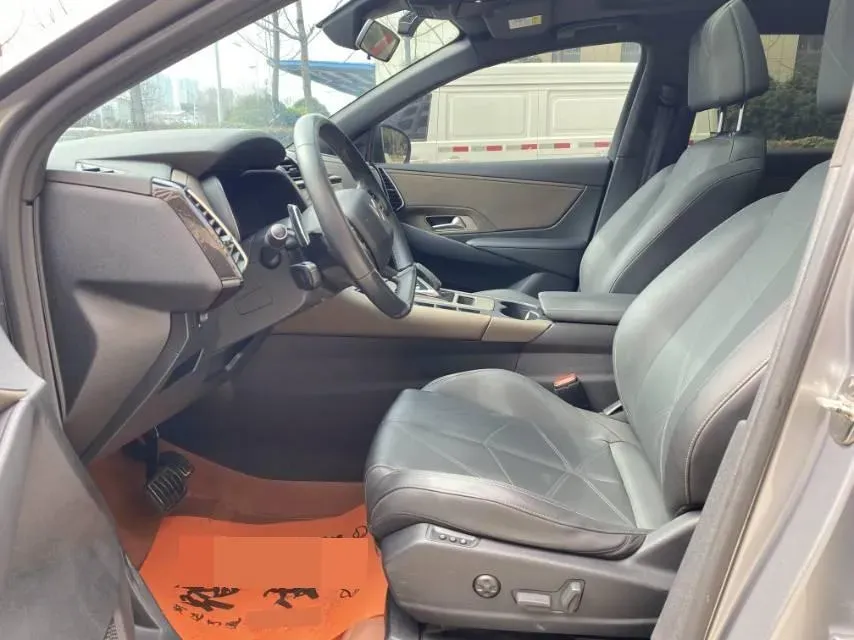 2020 DS 7 1.6T 180HP L4 8AT,autocango,china used car exporter,china ev exporter,chinese used car exporter,chinese used ev exporter