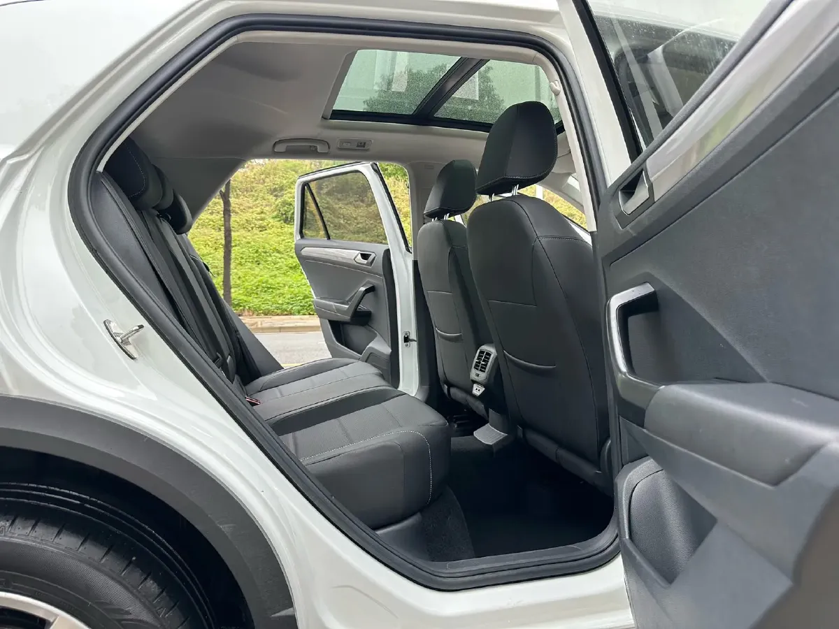 2021 Volkswagen T-Roc 1.4T 150HP L4 7DCT,autocango,china used car exporter,china ev exporter,chinese used car exporter,chinese used ev exporter