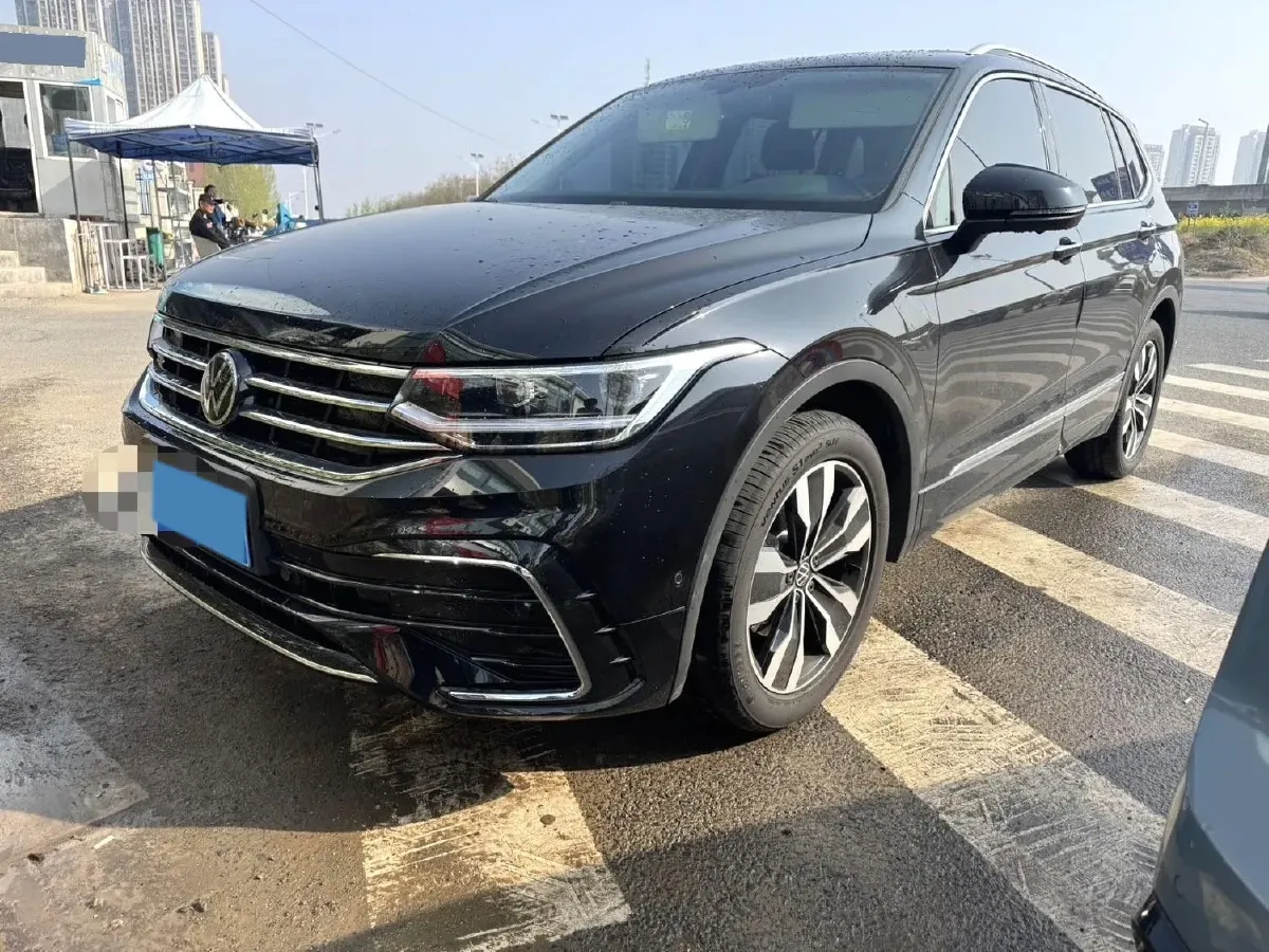 2025 Volkswagen Tiguan L 2.0T 186HP L4 7DCT,autocango,china used car exporter,china ev exporter,chinese used car exporter,chinese used ev exporter