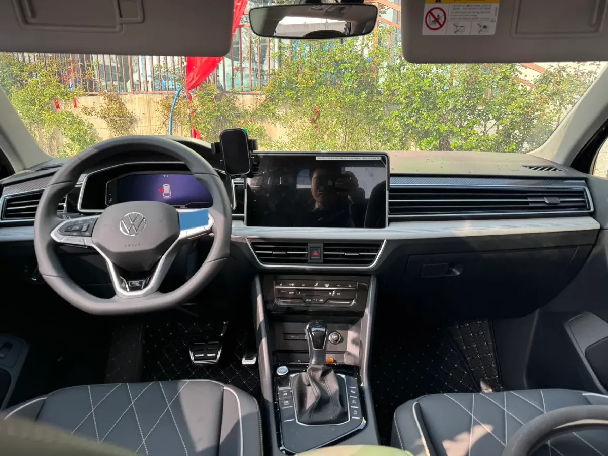 2025 Volkswagen Tiguan L 2.0T 186HP L4 7DCT,autocango,china used car exporter,china ev exporter,chinese used car exporter,chinese used ev exporter