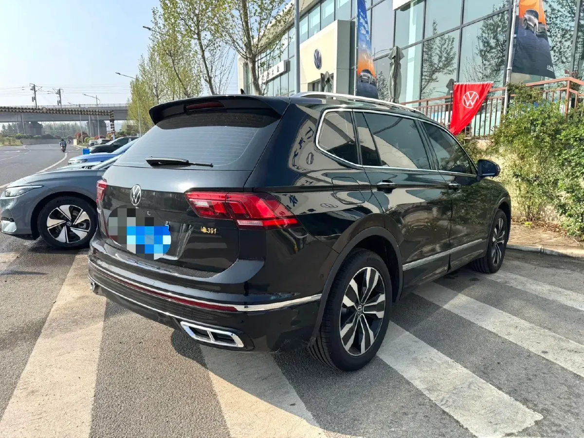 2025 Volkswagen Tiguan L 2.0T 186HP L4 7DCT,autocango,china used car exporter,china ev exporter,chinese used car exporter,chinese used ev exporter