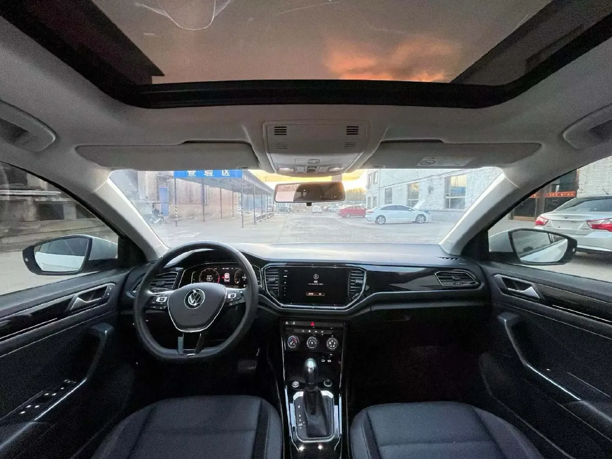 2021 Volkswagen T-Roc 1.4T 150HP L4 7DCT,autocango,china used car exporter,china ev exporter,chinese used car exporter,chinese used ev exporter