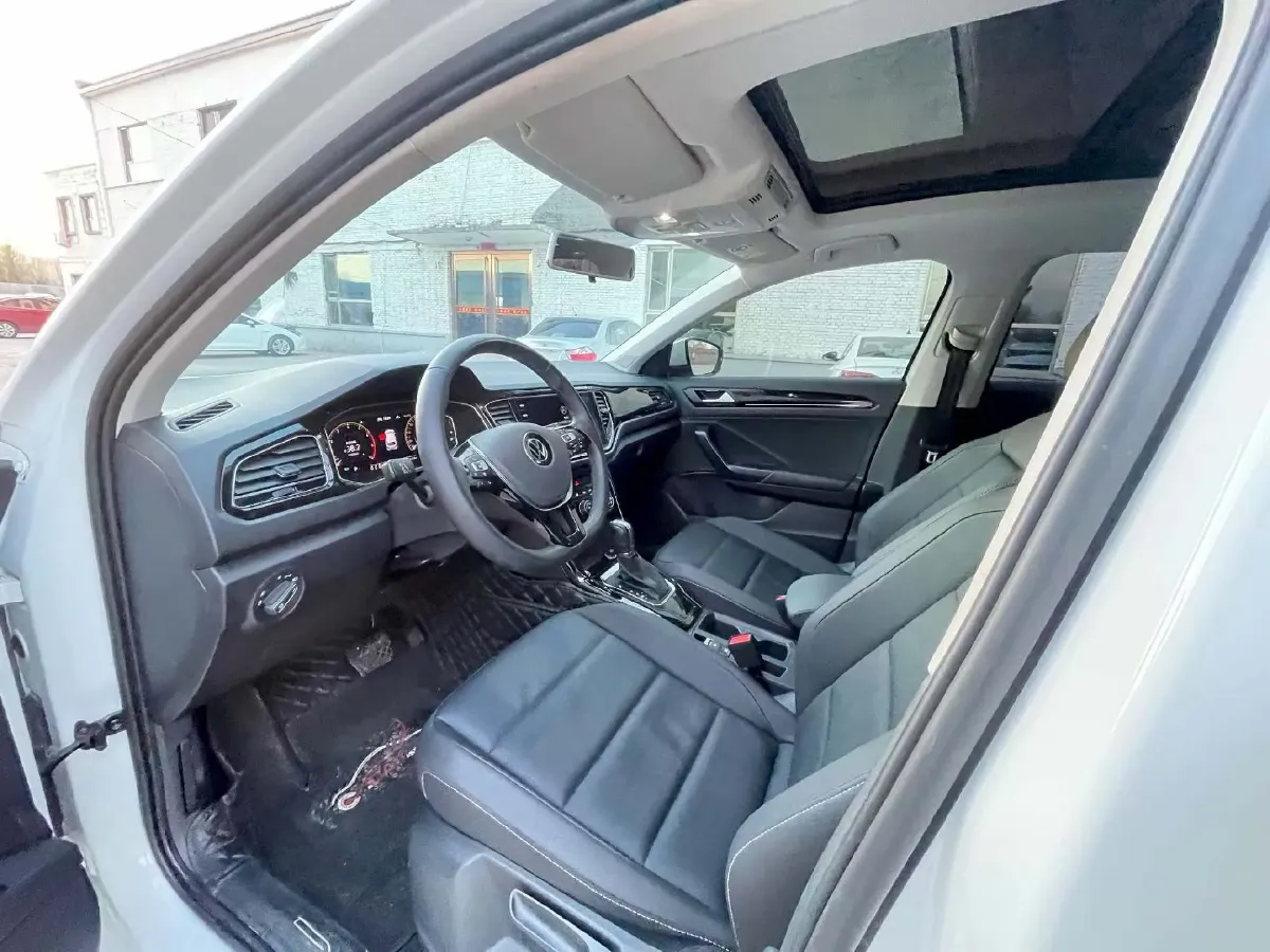 2021 Volkswagen T-Roc 1.4T 150HP L4 7DCT,autocango,china used car exporter,china ev exporter,chinese used car exporter,chinese used ev exporter