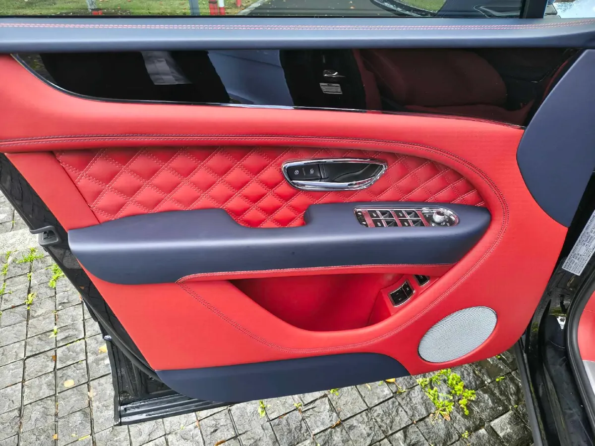 2021 Bentley Bentayga 4.0T 550HP V8 8AT,autocango,china used car exporter,china ev exporter,chinese used car exporter,chinese used ev exporter