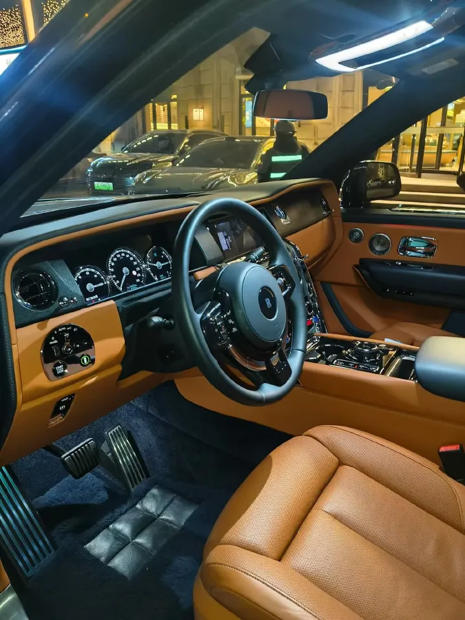 2018 Rolls-Royce Cullinan 6.7T 571HP V12 8AT,autocango,china used car exporter,china ev exporter,chinese used car exporter,chinese used ev exporter