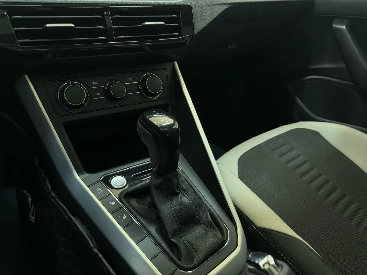 2021 Haval H6 1.5T 169HP L4 7DCT,autocango,china used car exporter,china ev exporter,chinese used car exporter,chinese used ev exporter