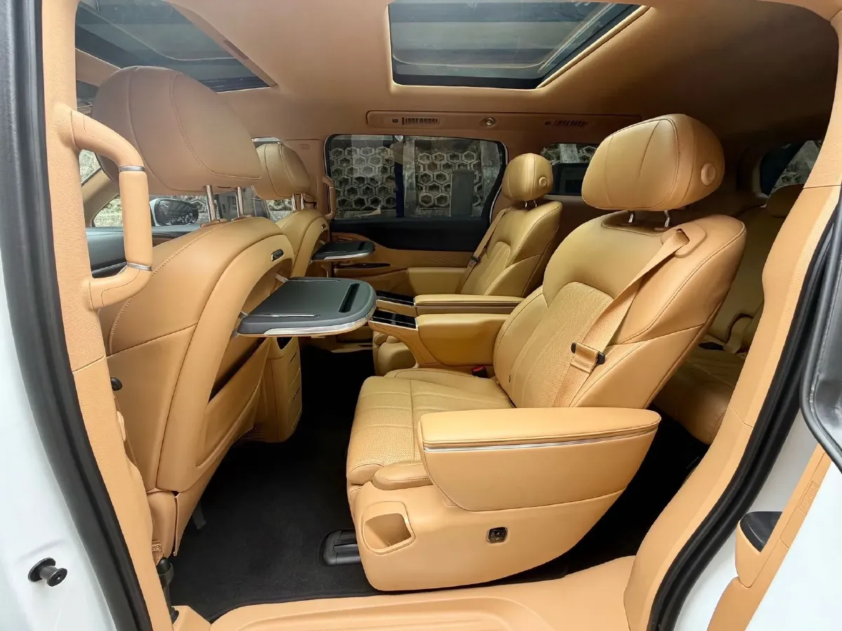 2025 Voyah Dream 1.5T 150HP L4 PHEV 41.7KWH,autocango,china used car exporter,china ev exporter,chinese used car exporter,chinese used ev exporter