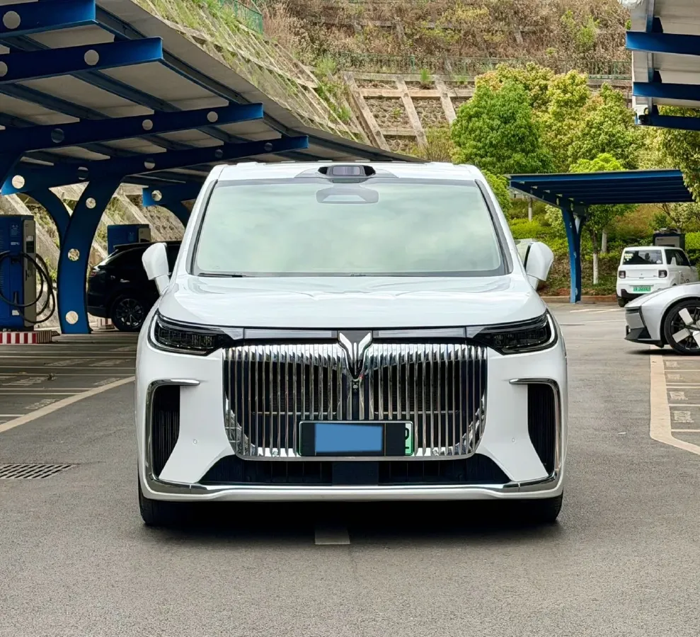 2025 Voyah Dream 1.5T 150HP L4 PHEV 41.7KWH,autocango,china used car exporter,china ev exporter,chinese used car exporter,chinese used ev exporter