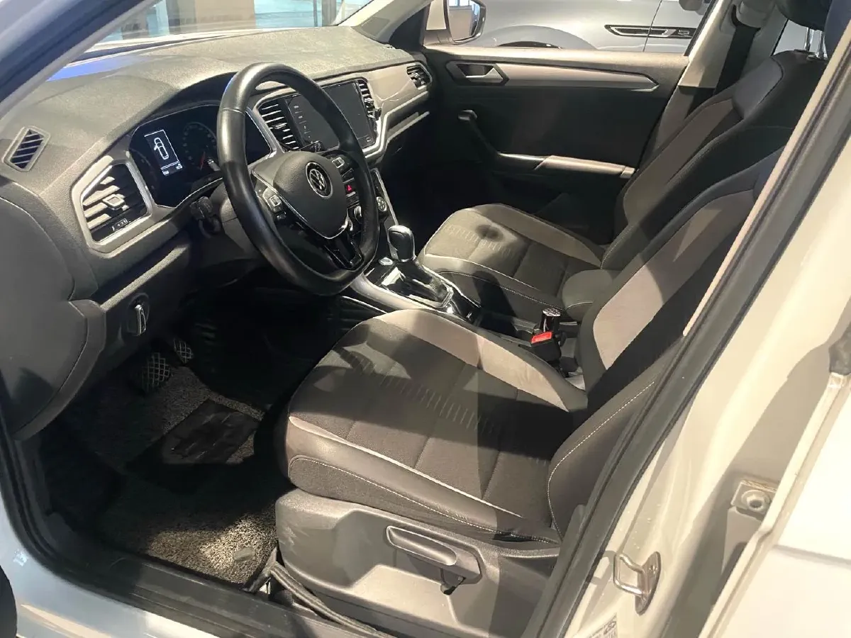 2021 Volkswagen T-Roc 1.4T 150HP L4 7DCT,autocango,china used car exporter,china ev exporter,chinese used car exporter,chinese used ev exporter