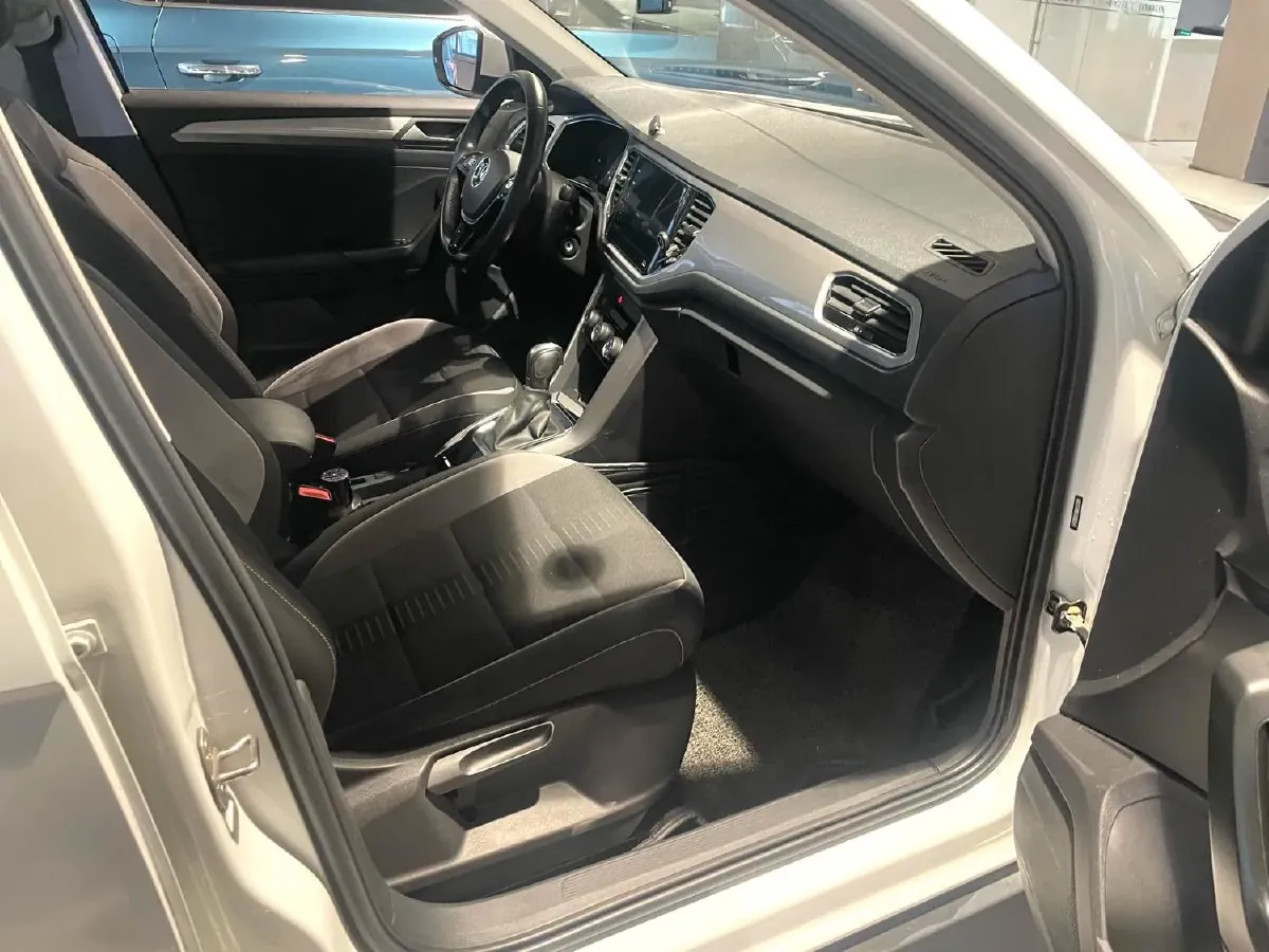 2021 Volkswagen T-Roc 1.4T 150HP L4 7DCT,autocango,china used car exporter,china ev exporter,chinese used car exporter,chinese used ev exporter