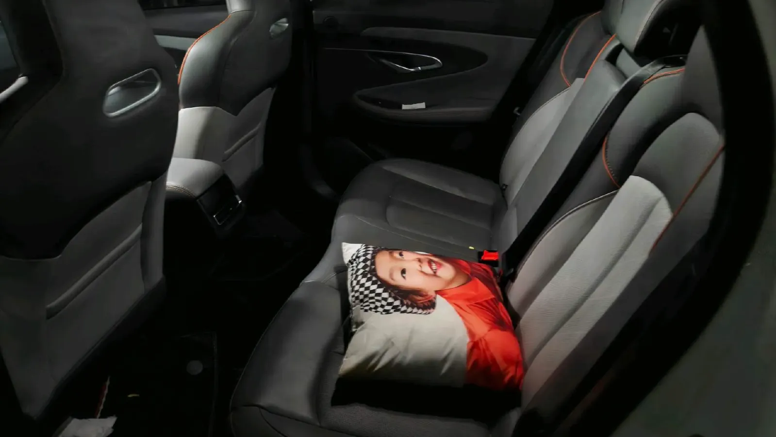 2022 ChangAn UNI-T 1.5T 188HP L4 7DCT,autocango,china used car exporter,china ev exporter,chinese used car exporter,chinese used ev exporter