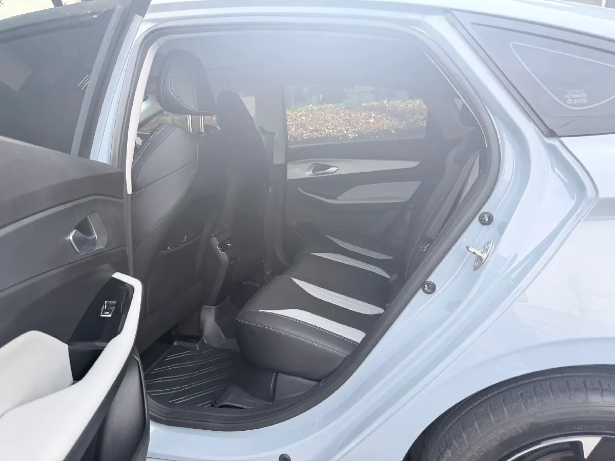 2022 Geely Binray 1.5T 181HP L4 7DCT,autocango,china used car exporter,china ev exporter,chinese used car exporter,chinese used ev exporter