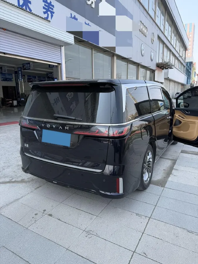 2022 Voyah Dream 1.5T 136HP L4 PHEV 25.57KWH,autocango,china used car exporter,china ev exporter,chinese used car exporter,chinese used ev exporter