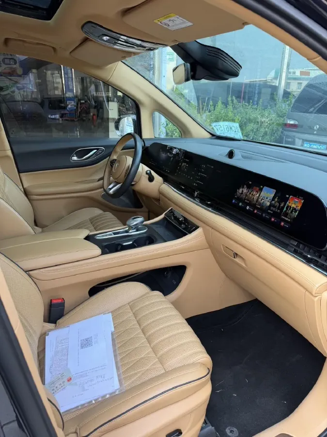 2022 Voyah Dream 1.5T 136HP L4 PHEV 25.57KWH,autocango,china used car exporter,china ev exporter,chinese used car exporter,chinese used ev exporter