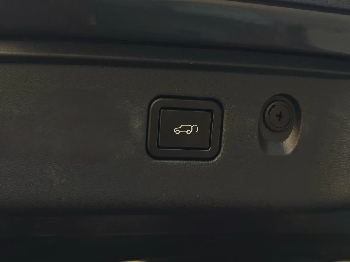 2021 ChangAn UNI-T 1.5T 180HP L4 7DCT,autocango,china used car exporter,china ev exporter,chinese used car exporter,chinese used ev exporter