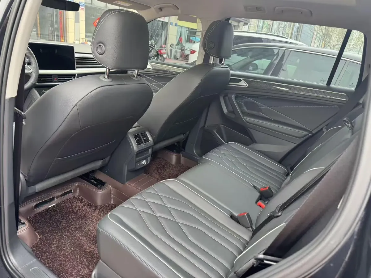 2024 Volkswagen Tiguan L 2.0T 186HP L4 7DCT,autocango,china used car exporter,china ev exporter,chinese used car exporter,chinese used ev exporter