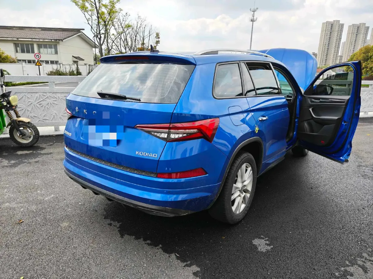 2023 Skoda Kodiak 2.0T 186HP L4 7DCT,autocango,china used car exporter,china ev exporter,chinese used car exporter,chinese used ev exporter