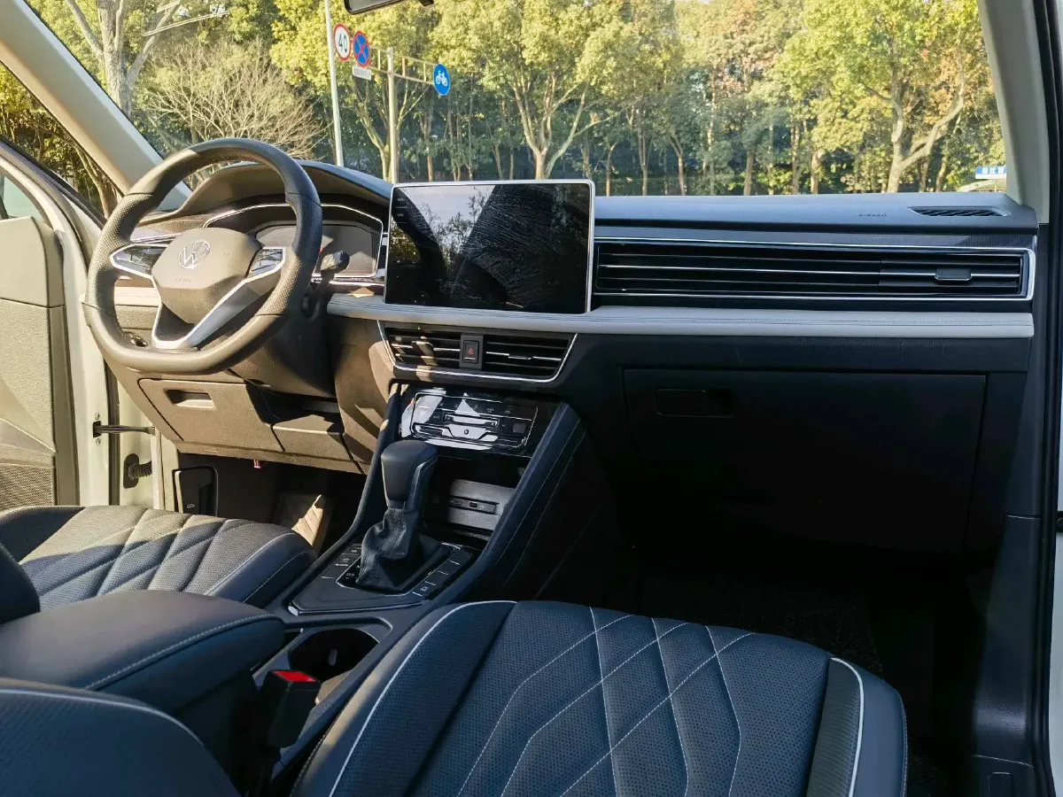 2023 Volkswagen Tiguan L 1.5T 160HP L4 7DCT,autocango,china used car exporter,china ev exporter,chinese used car exporter,chinese used ev exporter