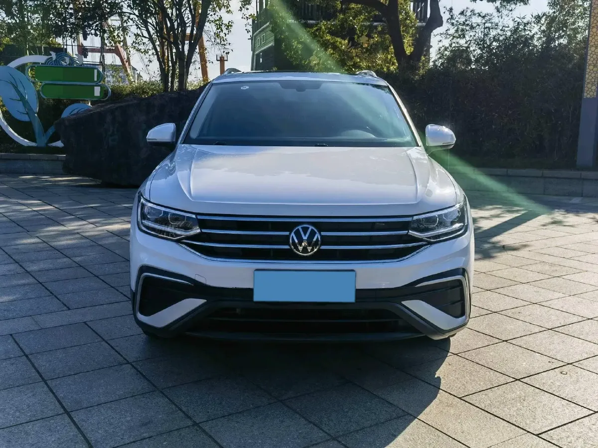 2023 Volkswagen Tiguan L 1.5T 160HP L4 7DCT,autocango,china used car exporter,china ev exporter,chinese used car exporter,chinese used ev exporter