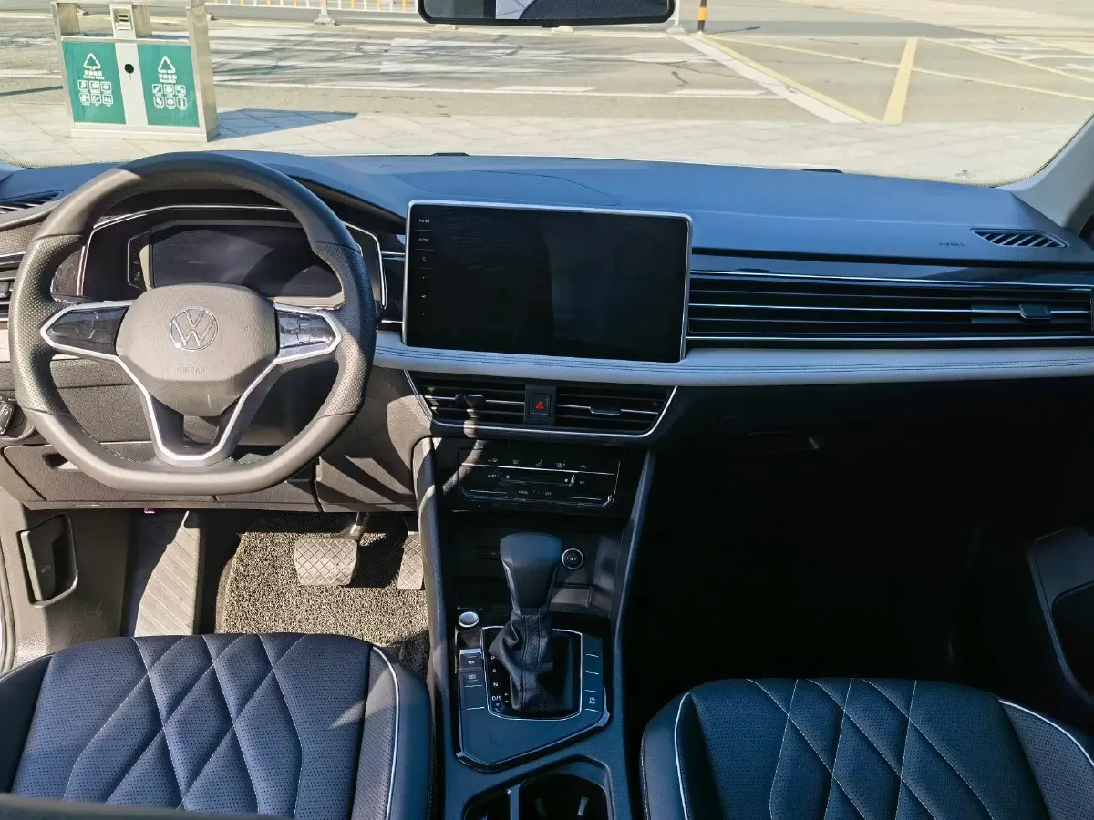 2023 Volkswagen Tiguan L 1.5T 160HP L4 7DCT,autocango,china used car exporter,china ev exporter,chinese used car exporter,chinese used ev exporter