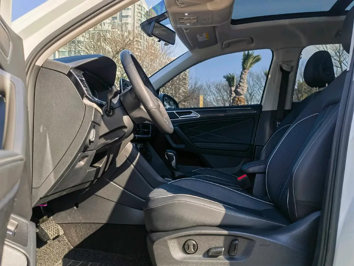 2023 Volkswagen Tiguan L 1.5T 160HP L4 7DCT,autocango,china used car exporter,china ev exporter,chinese used car exporter,chinese used ev exporter