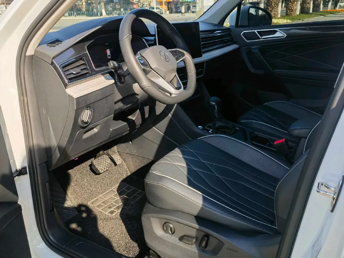 2023 Volkswagen Tiguan L 1.5T 160HP L4 7DCT,autocango,china used car exporter,china ev exporter,chinese used car exporter,chinese used ev exporter