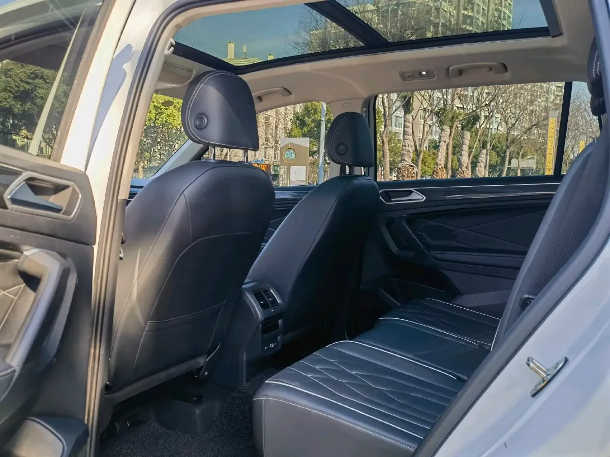 2023 Volkswagen Tiguan L 1.5T 160HP L4 7DCT,autocango,china used car exporter,china ev exporter,chinese used car exporter,chinese used ev exporter